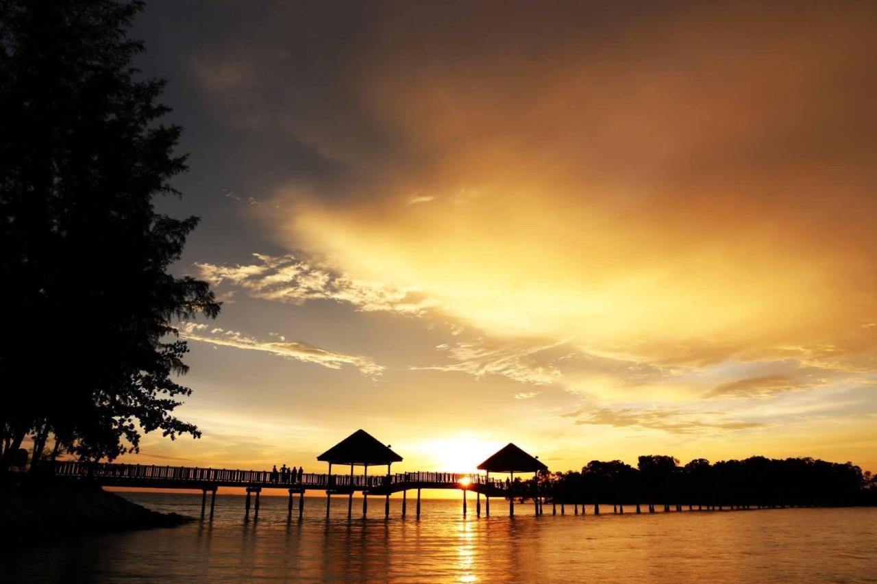 Smilez Homestay H102 & A306 At Pd Perdana Kondo Resort Порт-Диксон Экстерьер фото